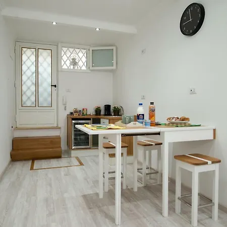 Canelli House * カステッランマーレ・ディ・スタービア